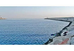 Pesca desde rocas: cebos, cañas, aparejos y técnicas